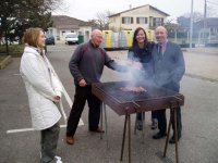 Les bénévoles au barbecue